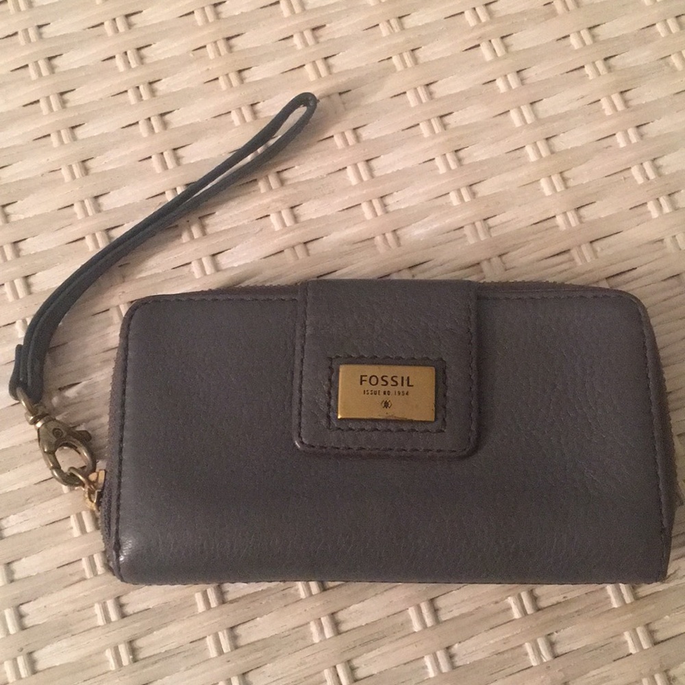 Fossil wristlet
